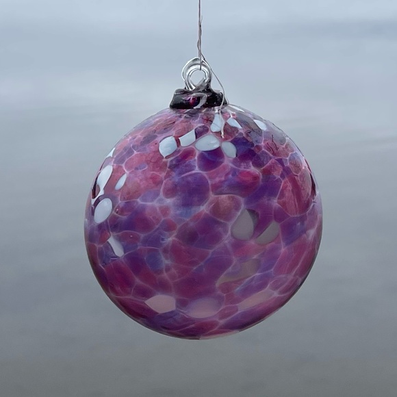 Pink, Purple, and White Speckled Art Glass Friendship Ball Ornament - Picture 4 of 12